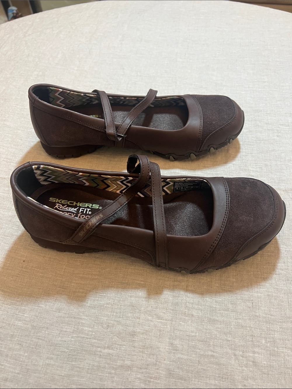 Skechers Brown Mary Jane Flats with Cross Strap and Memory Foam Insole. Size 9 - Picture 5 of 8